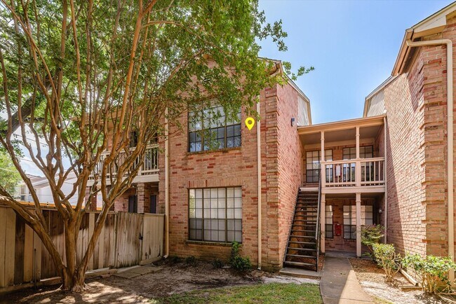 Building Photo - 2255 Braeswood Park Dr Unit 146