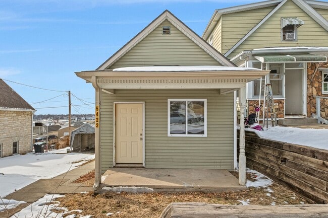 Building Photo - 5422 S 23rd St Unit 5422 S 23rd St Apt 1