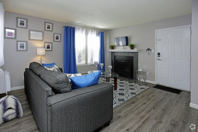 2BR, 2BA - 1000 SF