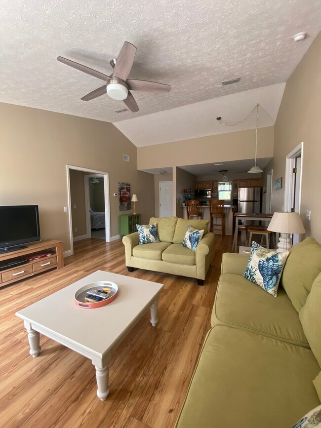 Photo - 208 Tennessee Dr