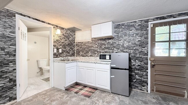 Photo - 4203 Maple Rd