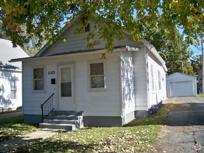 Building Photo - 1122 S Pasfield St Rental