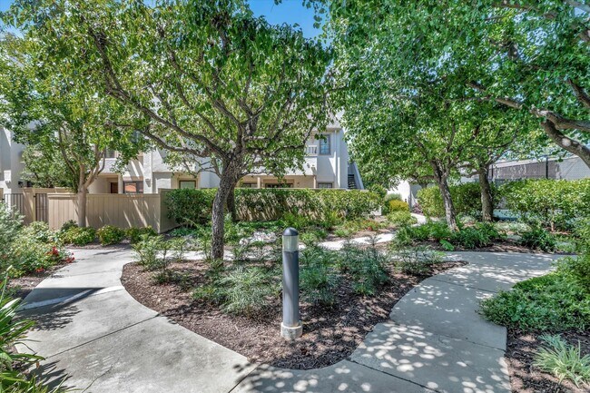 2032 Donovan Ct