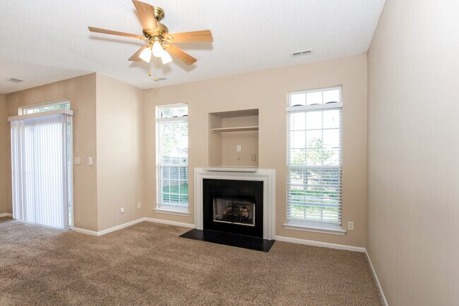 2004 Salmon River Dr