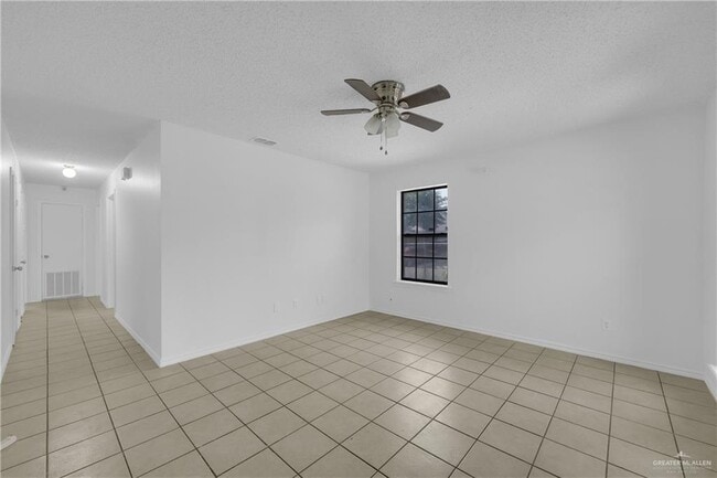 Photo - 13 Goldenrod Ave