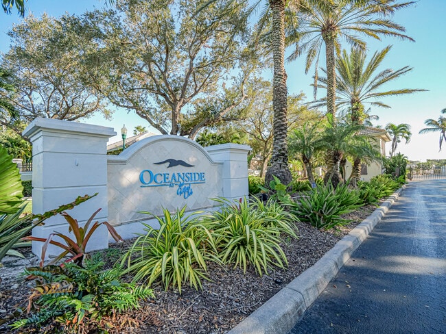 Building Photo - 978 Island Club Square