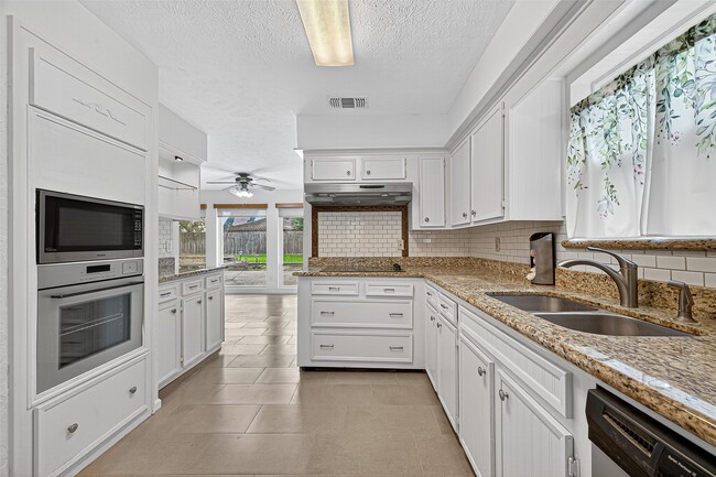 Building Photo - 21422 Park Willow Dr Rental