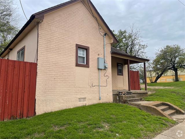 Building Photo - 1208 E 8th St Rental