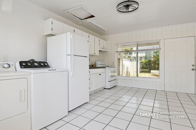 Photo - 1919 12th Ave W