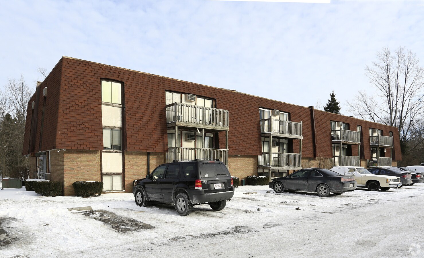 Water's Edge Apartments - Water's Edge Apartments