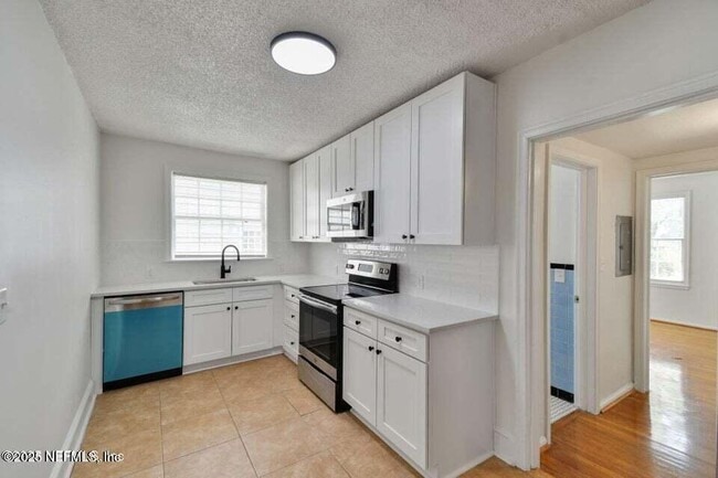 Photo - 3658 Herschel St