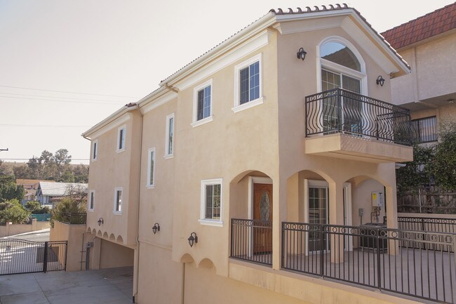 4 And Up Bedroom Apartments Near East Los Angeles College In Photo 429 E Graves Ave Unit A