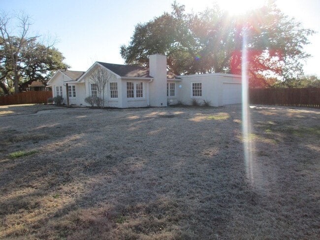 Photo - Beautiful 4/3 House for Rent in Lampasas, TX