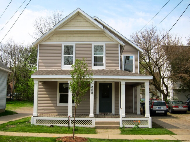 Building Photo - 808 Greene St