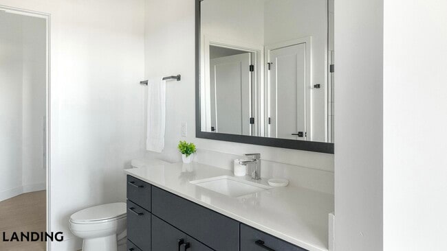 Photo - 1007 S Mint St Unidad 701