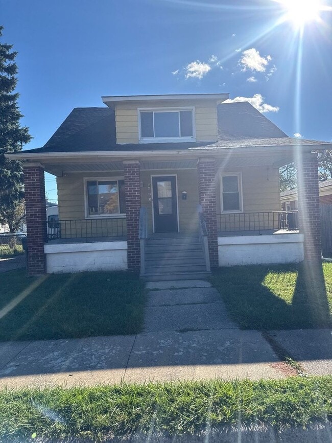 Photo - 4 Bedroom 2 Bath Home in Lincoln Park