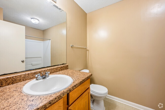 3BR, 2BA - 1,271SF - Second Bathroom