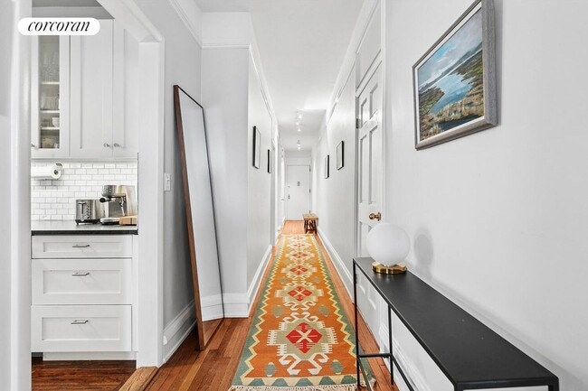 Photo - 875 W 181st St