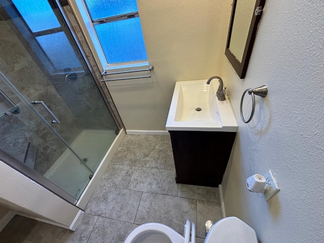 Photo - 526 W 49th St