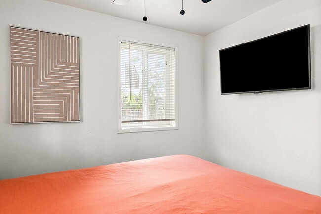 Photo - 704 W Main St Unidad SI ID1244338P