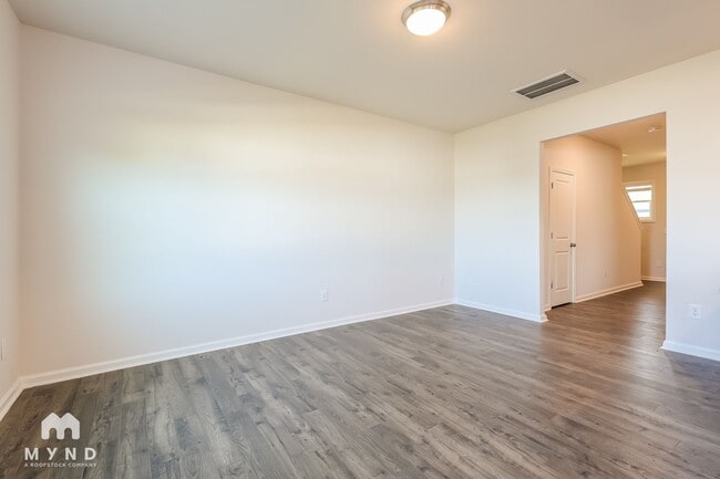 Photo - 10 Apricot Ln