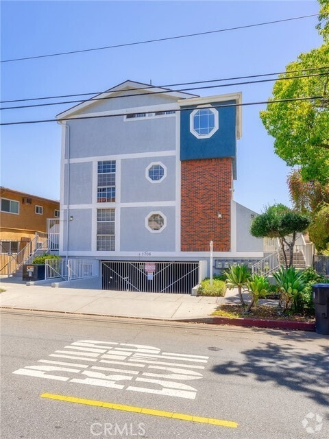 Building Photo - 1706 Grismer Ave Rental
