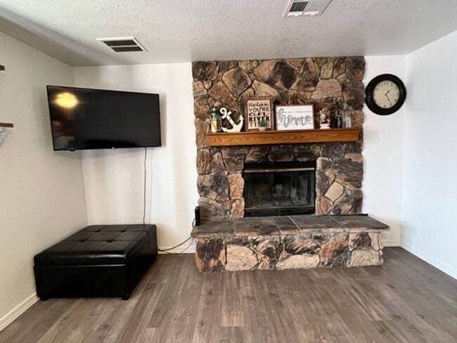 Photo - Furnished 3 BR Vacation Rental Includes utilities Near Target Center/Golf/Hwy 95