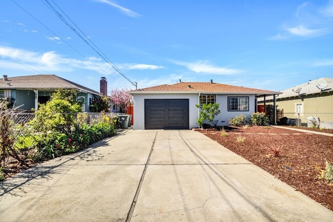 Building Photo - Beautifully Remodeled 3 Bedroom Home Near Stanford & Major Tech Campuses!