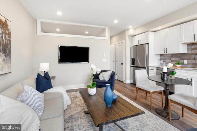 Building Photo - 1924 N Front St Unit 306