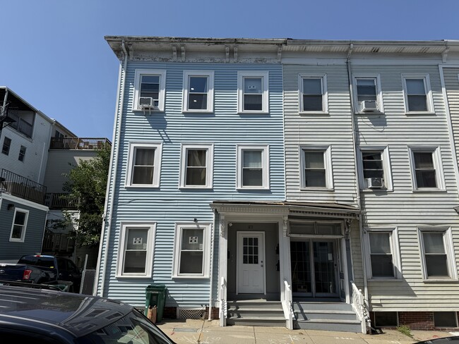 Building Photo - 27 Woodward St