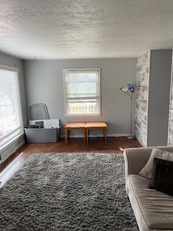 956 6th Ave SW