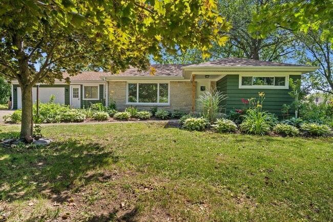 Photo - 1350 Hart Rd House