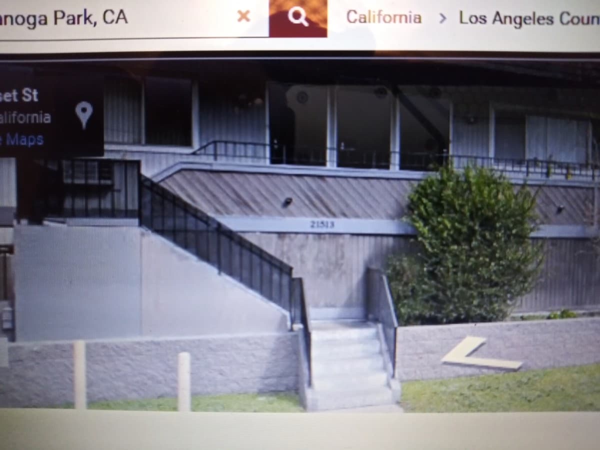 Small bldg - 21513 Cohasset St Unit 202