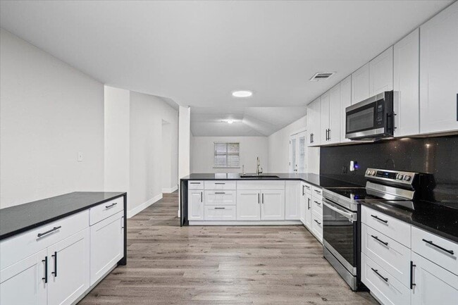 Photo - 158 Oak River Dr