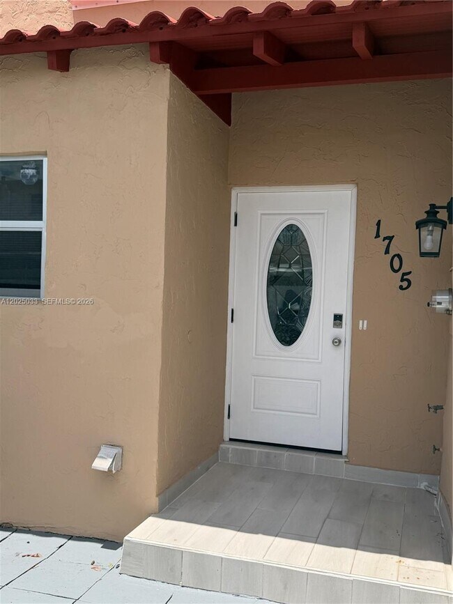 Photo - 1705 W 57th St