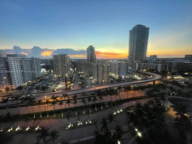 Photo - 1830 S Ocean Dr Unidad 1507