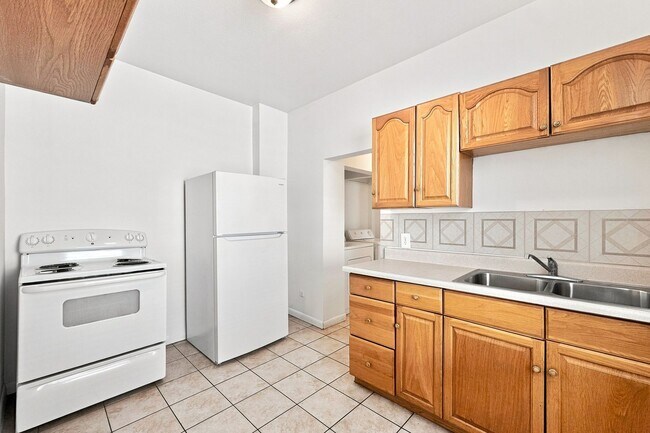 Building Photo - 926 Binford St Unit 2