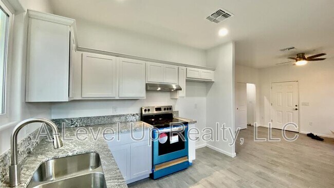Photo - 1310 S San Jacinto Dr