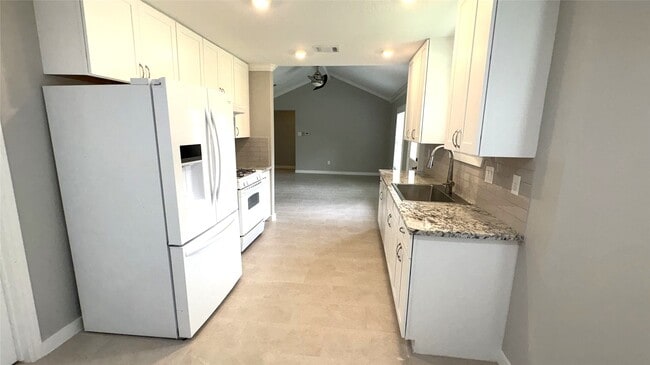 Photo - 212 Stratmore Dr