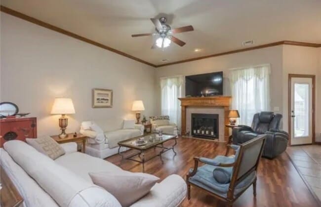 Photo - 121 SW 69th Ct