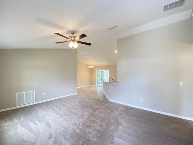 Photo - Desirable SE Ocala neighborhood 3/2/2 ** Wont Last**