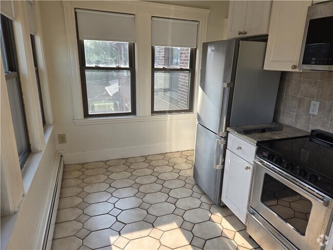 Building Photo - 240 Waverley Ave Unit Front Rental