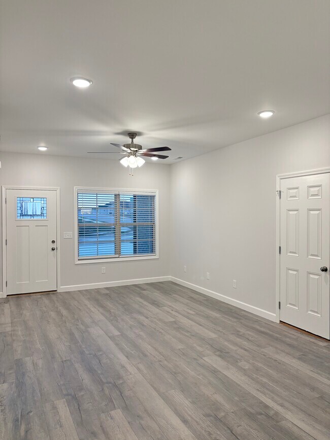 Photo - 869 Rodeo Ln