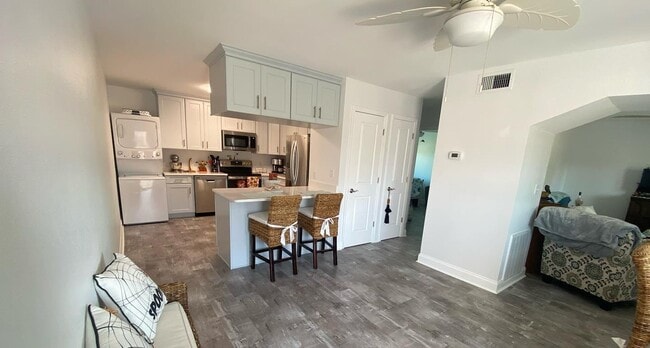 315 Bream Ave Unit 207