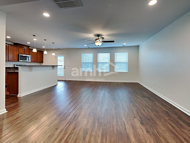 Photo - 422 Lions Den Dr