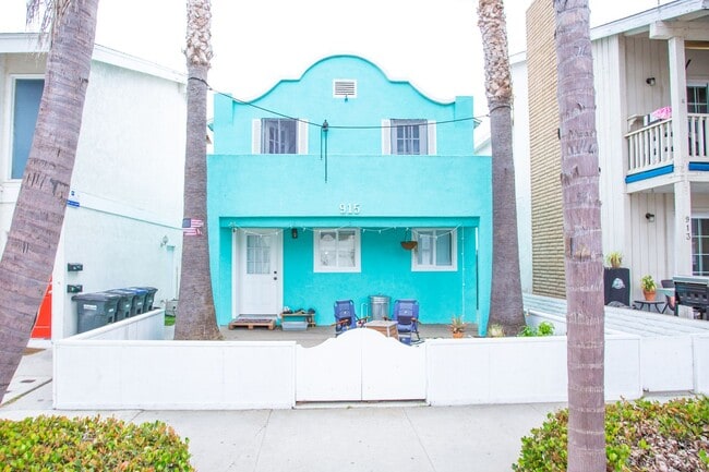 915 E Balboa Blvd Unit "C" Upstairs
