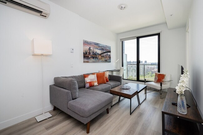 Building Photo - 1020 Rue de la Montagne Unit ID1261793P