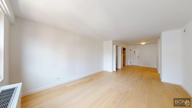 Building Photo - 222 E 39th St Unit 22B Rental