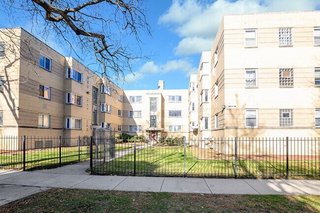 Photo - Gorgeous 2bed/1bath Condo Unit For Rent in...
