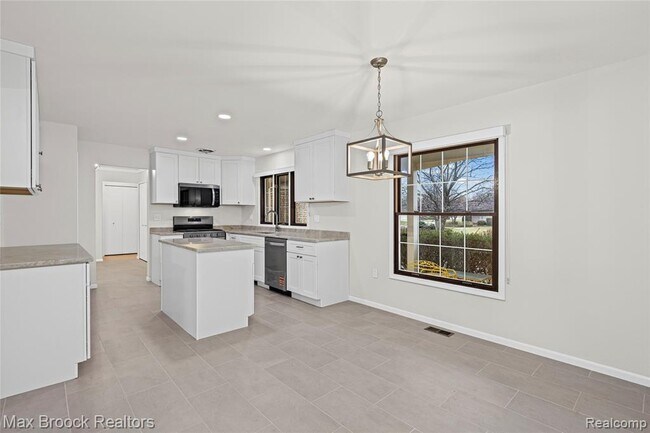 Photo - 28977 Lake Park Dr